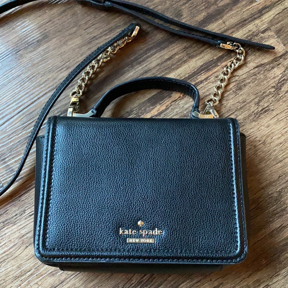 Kate Spade Crossbody bag. Worn once or twice. Like new.